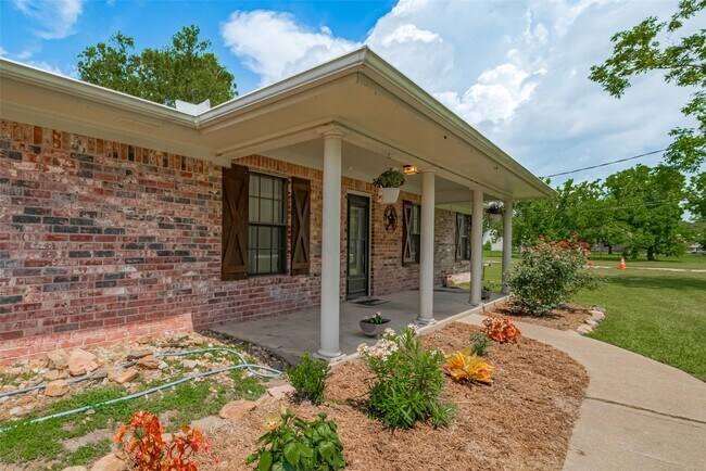 Building Photo - 109 Fox Hollow Dr