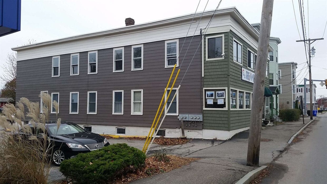 Primary Photo - 685 Massabesic St