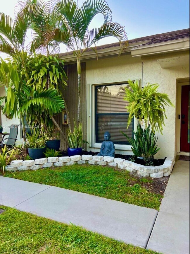 Foto del edificio - 3064 S Oakland Forest Dr