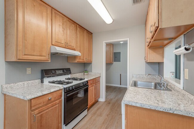 Building Photo - 2300 CRUBO AVE