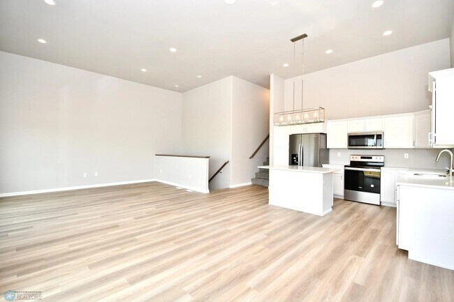 Building Photo - 3802 33rd St S