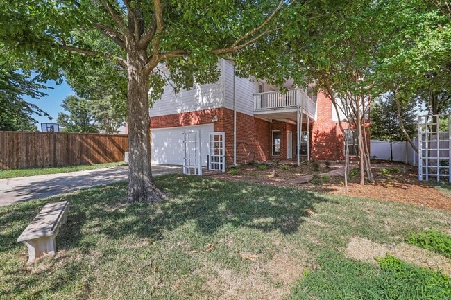 Building Photo - 740 Fairlawn St