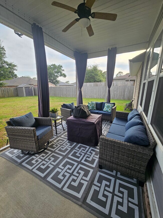 Foto del edificio - 8484 Holley Hills Cir