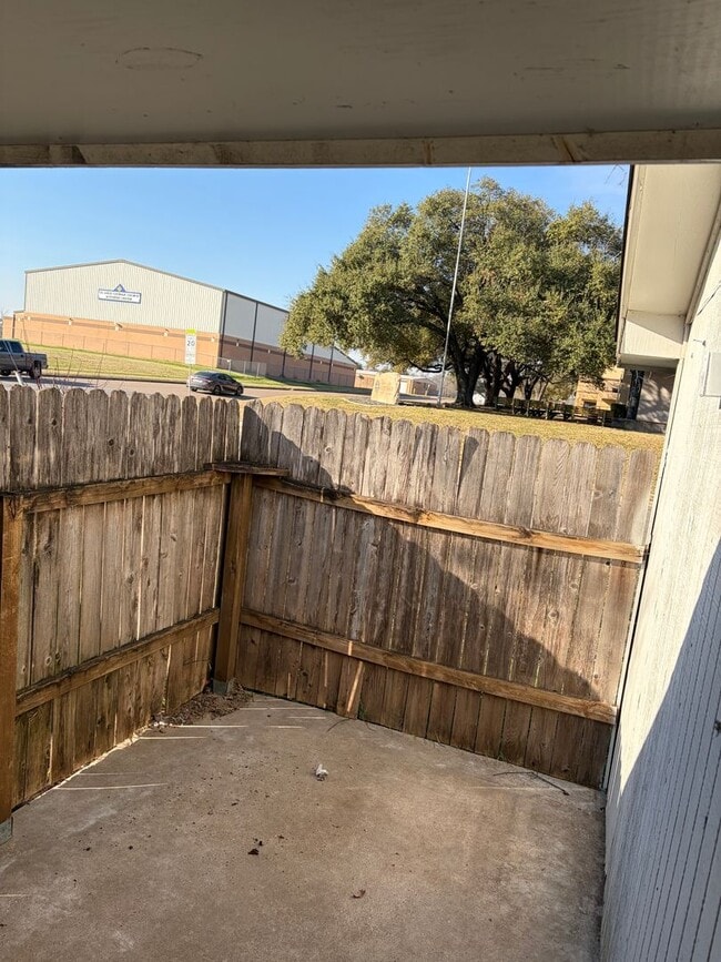 Building Photo - Duplex