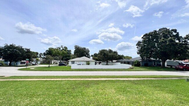 Building Photo - Charming 3BR Home with Solar Panels & Larg...