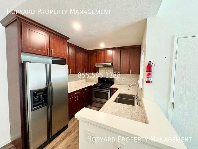 Building Photo - 3663 Oakwood Terrace