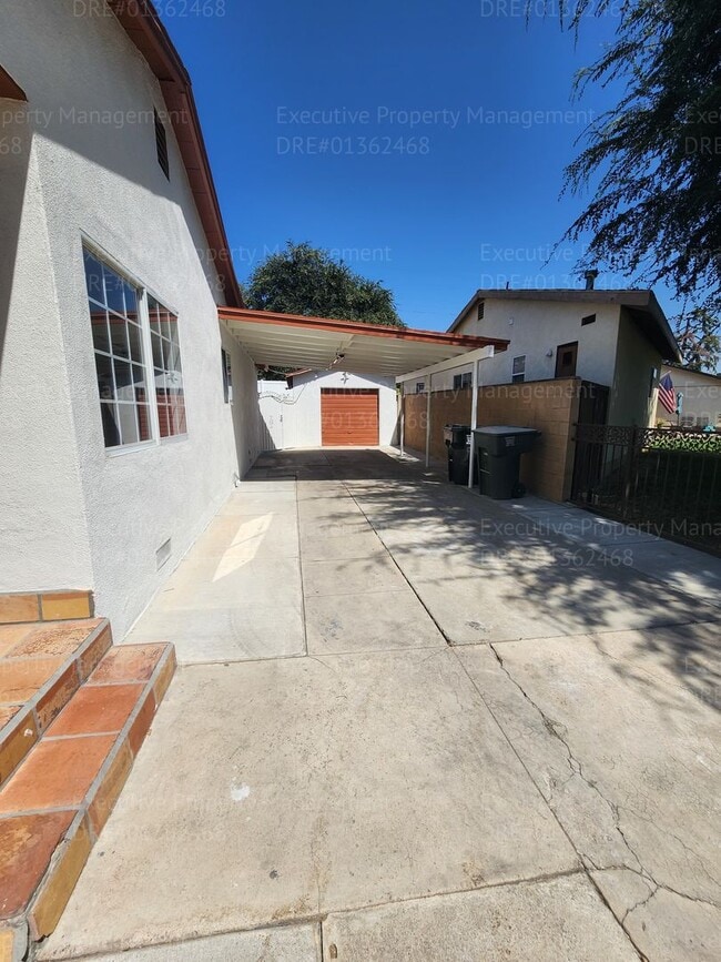 Building Photo - 3 Bedroom 2 bathroom house loacated near t...