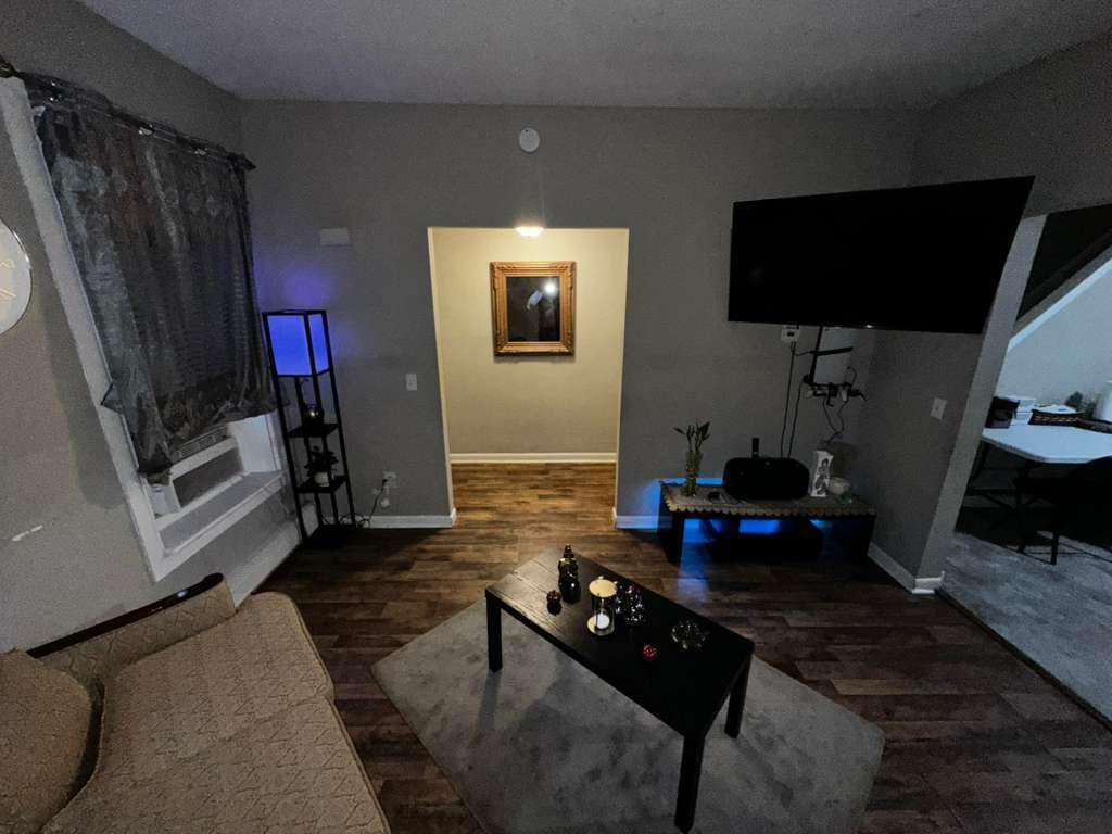 Primary Photo - 626 Oak St