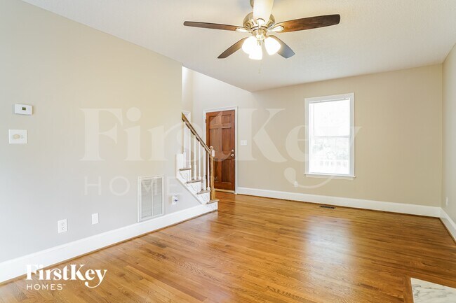 Foto del edificio - 408 Indian Hill Rd