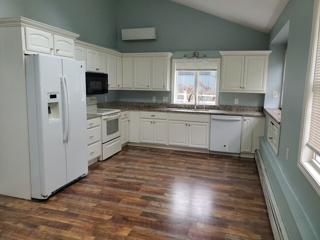 Building Photo - 132 Lawrence Rd