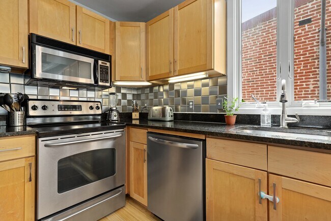 Kitchen - 1637 Marion St NW