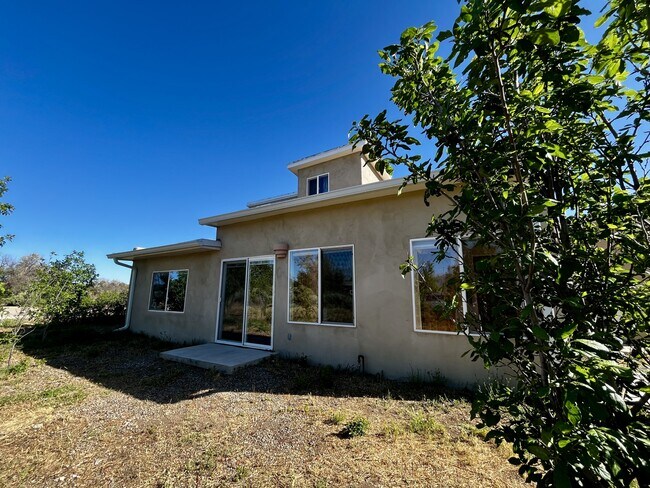 Building Photo - 13 Flor Azul Rd