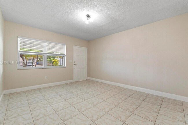 Building Photo - 3507 SW 25th Ter