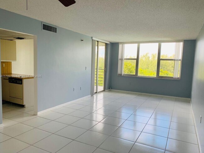 Foto del edificio - 17890 W Dixie Hwy