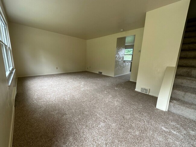 Foto del edificio - Enticing 2BR Townhouse with Central A/C an...