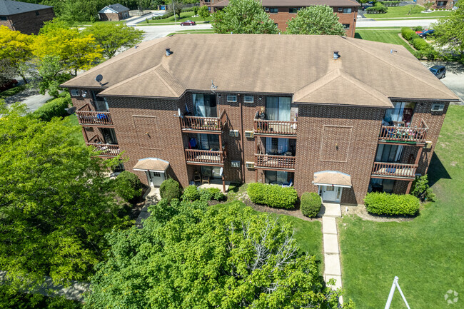 Building Photo - Evergreen Apartments