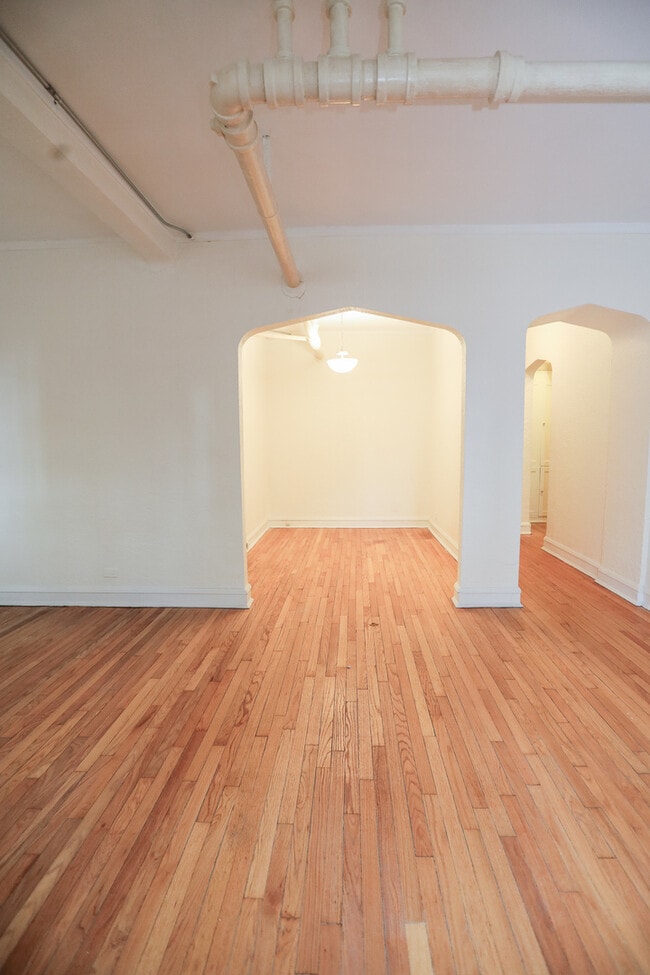 Building Photo - 4510 N Paulina St