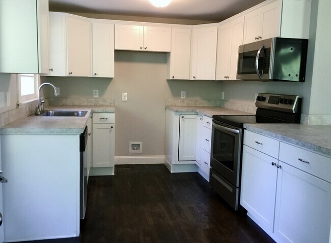 Building Photo - 8674 Catawba Cove Dr