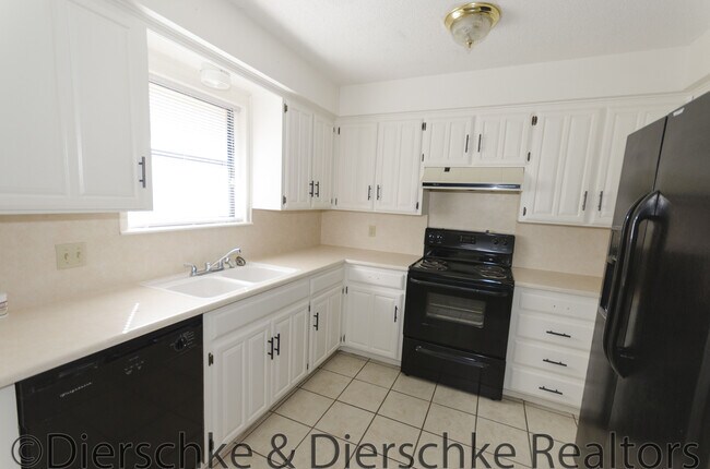 Foto del edificio - 3 bedroom 2 bath home with fenced in backy...