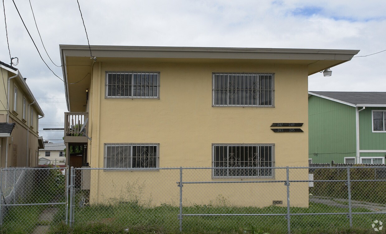 Foto del edificio - 243 First