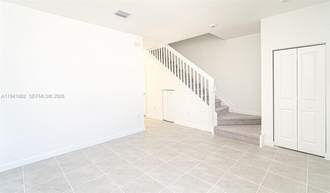 Building Photo - 2646 SE 27th Dr