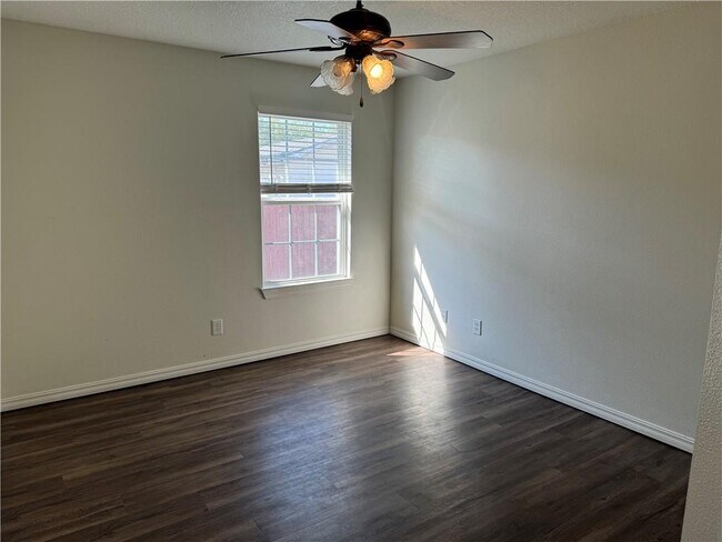 Building Photo - 1209 Sunrise Cir