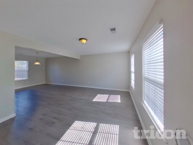 Foto del edificio - 142 Quiet Grove Dr