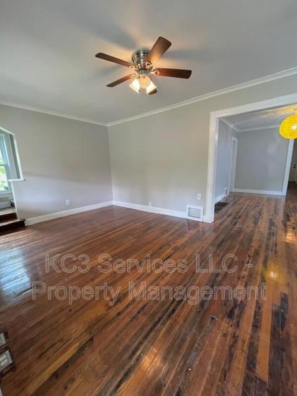 Foto del edificio - 5842 Euclid Ave E