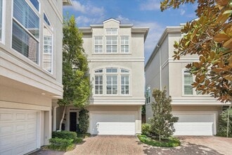 Building Photo - 2700 Wroxton Rd