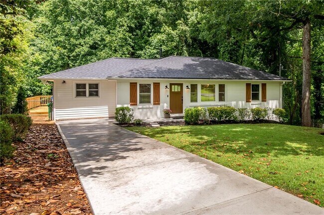 Building Photo - 2093 Wildrose Dr