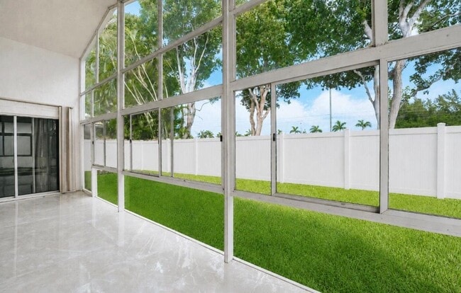 Foto del edificio - 7512 Eagle Point Dr