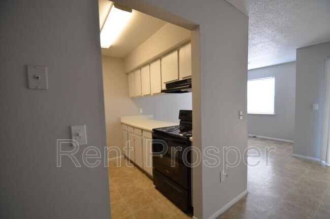 Foto del edificio - 5317 Curry Ford Rd