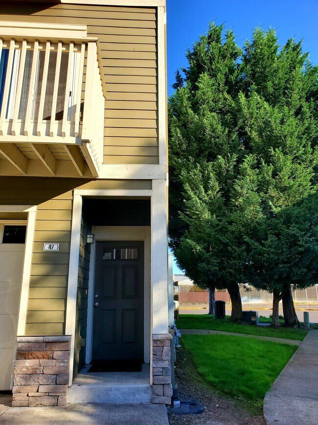 Building Photo - 18405 SW Stepping Stone Dr