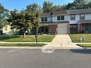 Building Photo - 223 Foxwood Ln