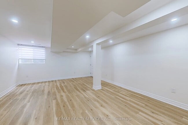 Building Photo - 50 Glebe Cres