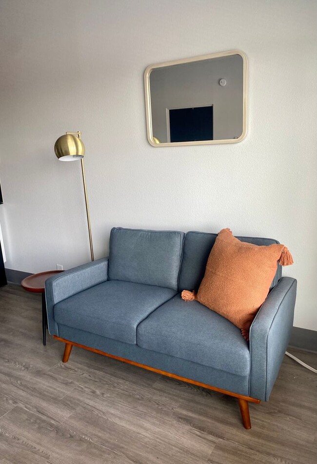 Foto del edificio - Fully Furnished, 1 bed 1 bath in newly ren...