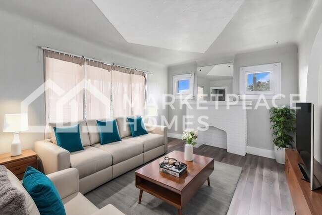 Foto del edificio - 15457 Cloverlawn Ave