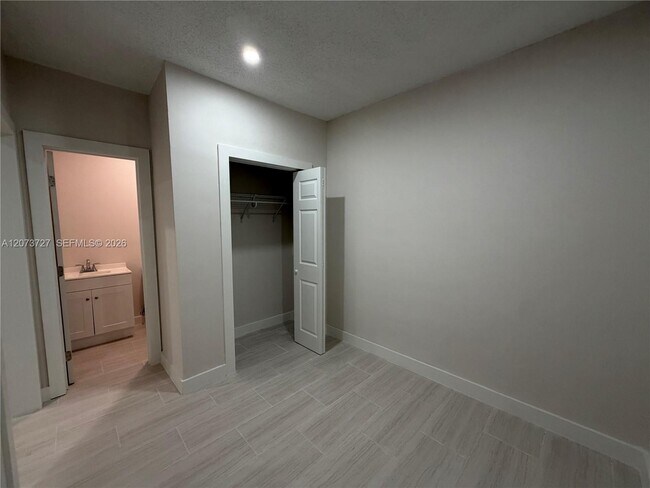 Foto del edificio - 10921 SW 144th Ave