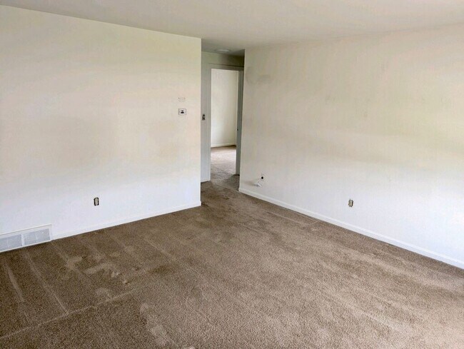 Foto del edificio - 646 W Main St