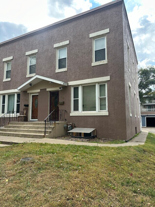 Foto principal - 513 8th Ave N