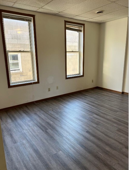 Building Photo - 218 E Main St