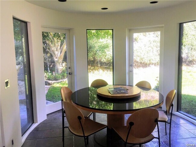 Building Photo - 2828 Bernard Ct