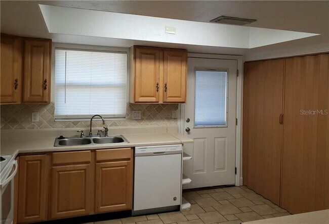 Foto del edificio - 3505 Sherwood Dr