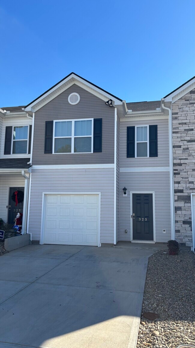 Foto del edificio - 325 Chapelwood Way