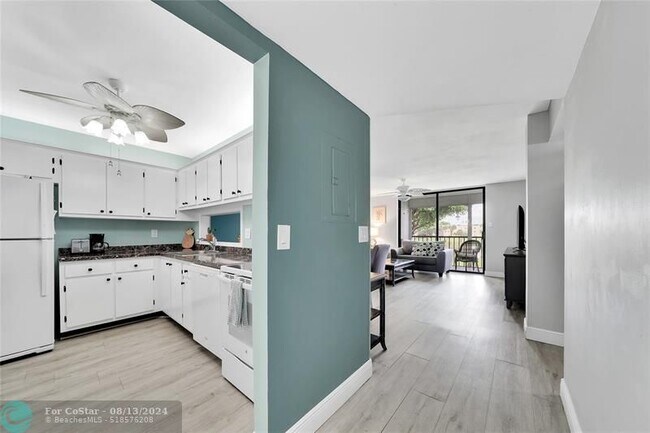 Building Photo - 5250 Las Verdes Cir