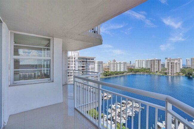 Building Photo - 18041 Biscayne Blvd