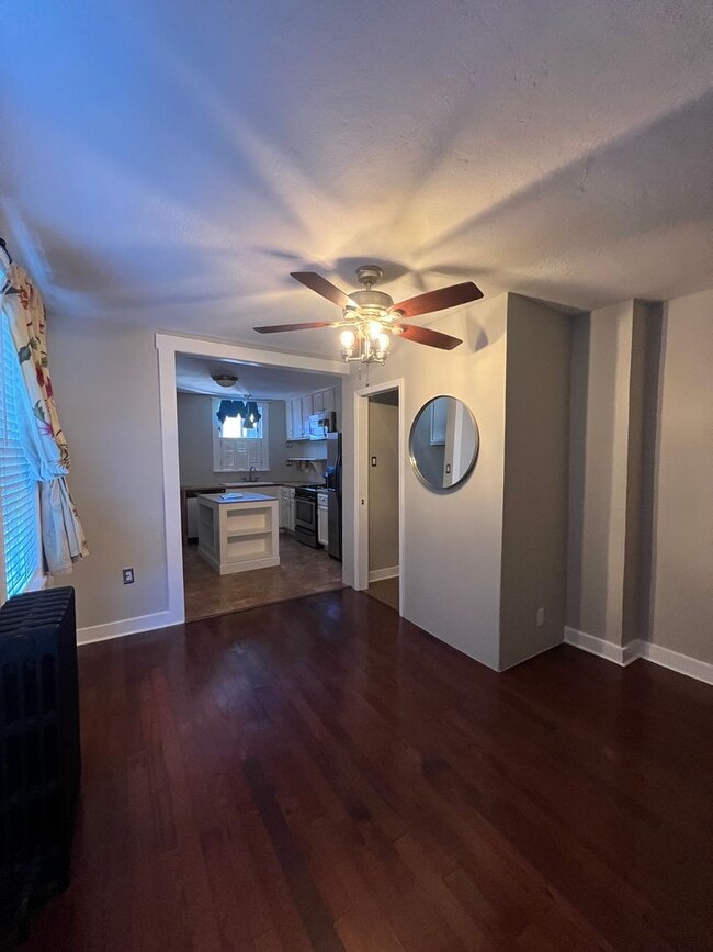 Building Photo - Beautiful 2 Bedroom 1.5 Bathrooms Patterson Park