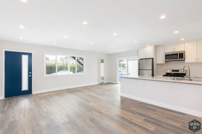 Building Photo - 3872 Bentley Ave