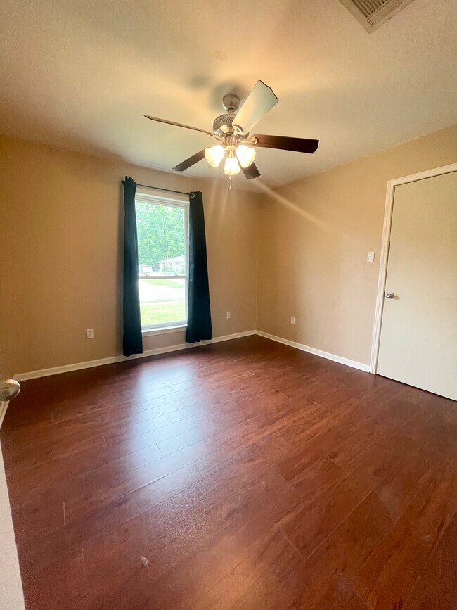 Foto del edificio - 16602 Morel Ave