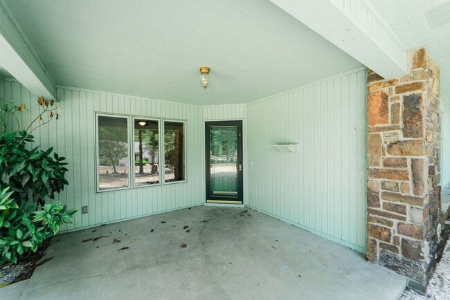 Building Photo - Charming 3 Bedroom, 2 Bathroom home! Call 501-922-9997 to set up a showing today!